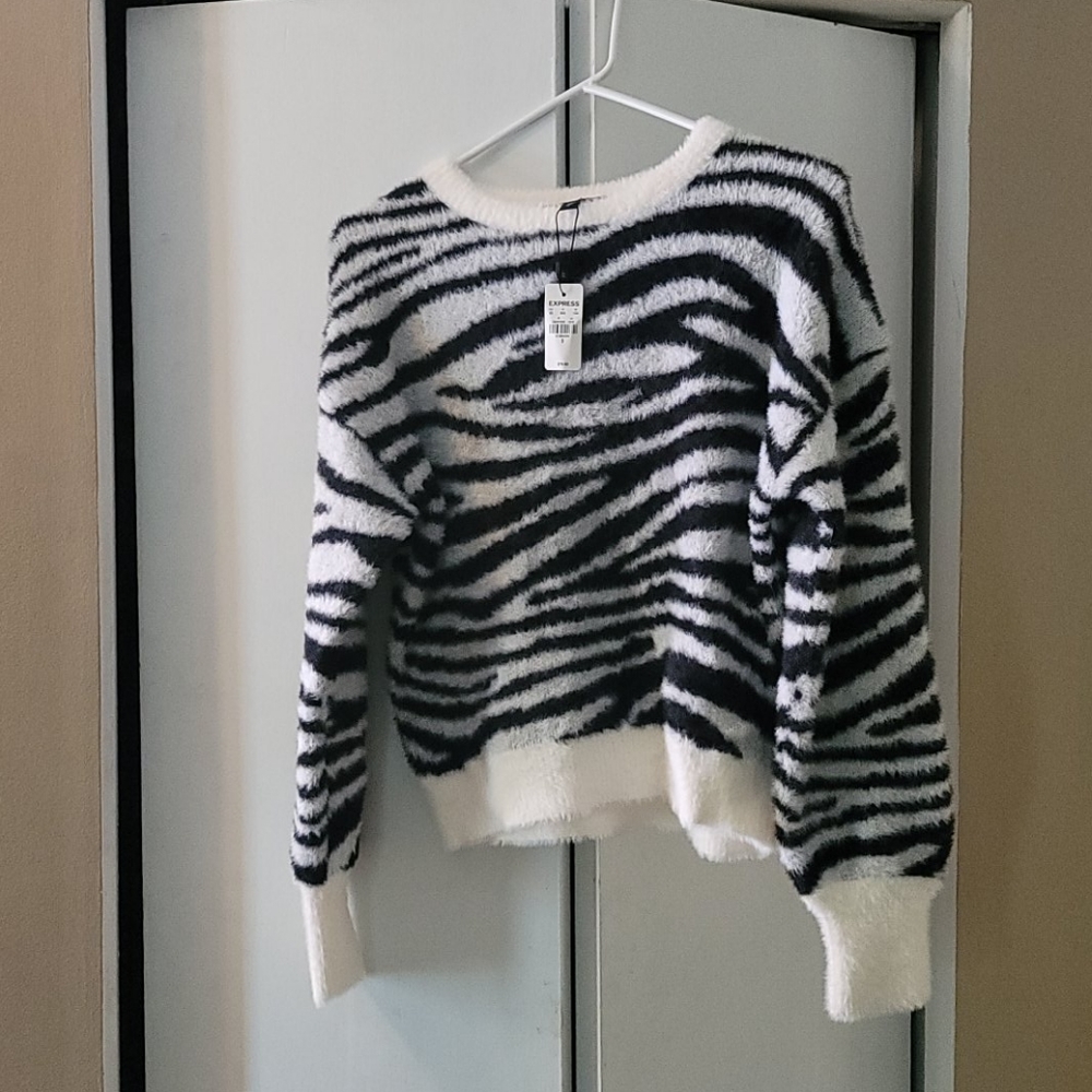 Express sweater - Picture 3 of 3